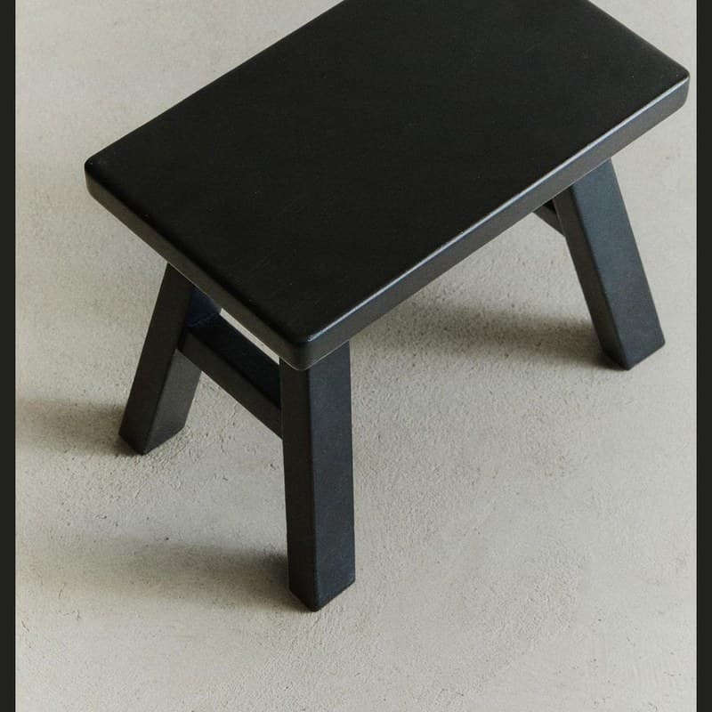 Banqueta pequena de madeira