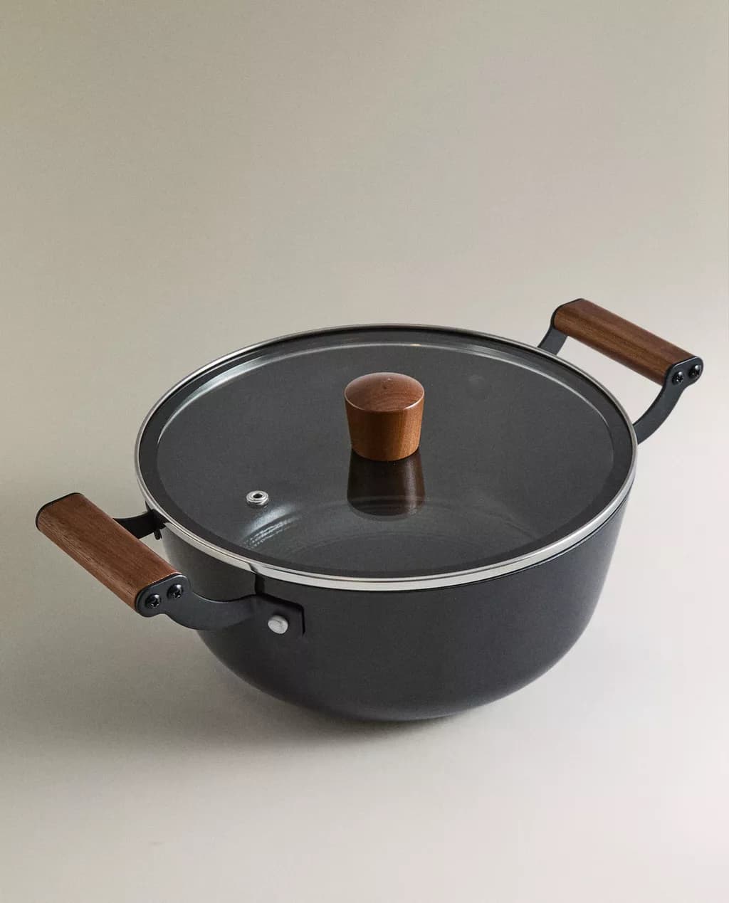 Panela de ferro com tampa