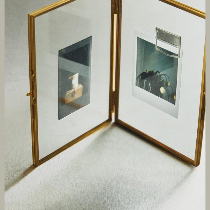 Porta-retrato duplo dourado