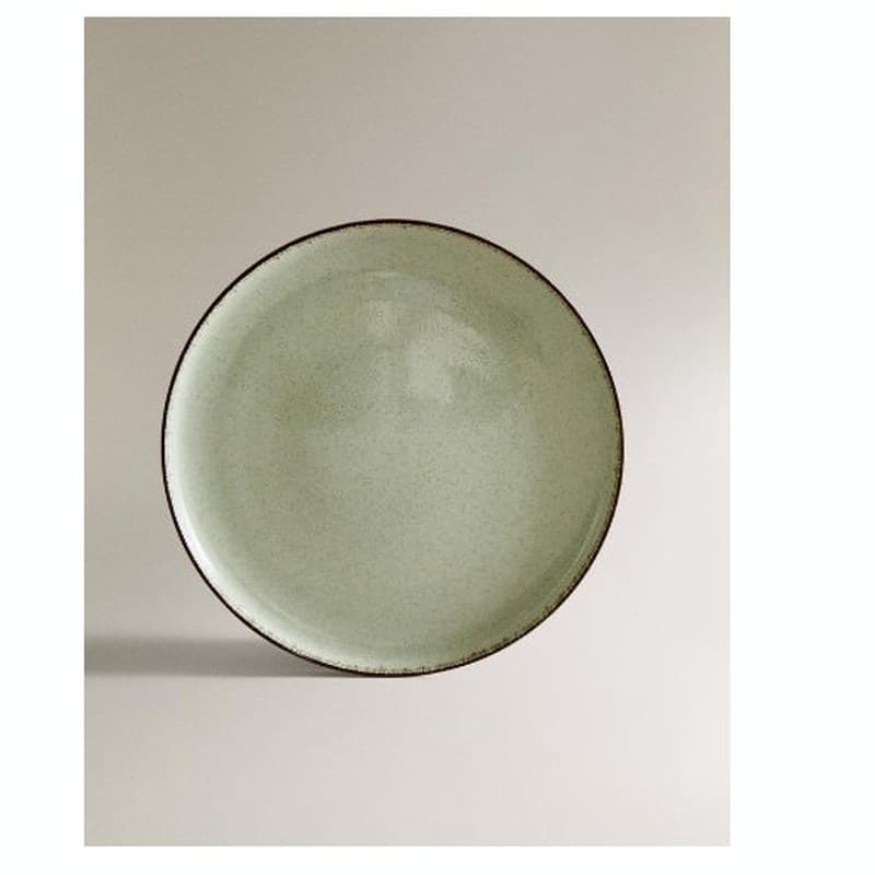 Prato raso de porcelana com borda com acabamento antigo