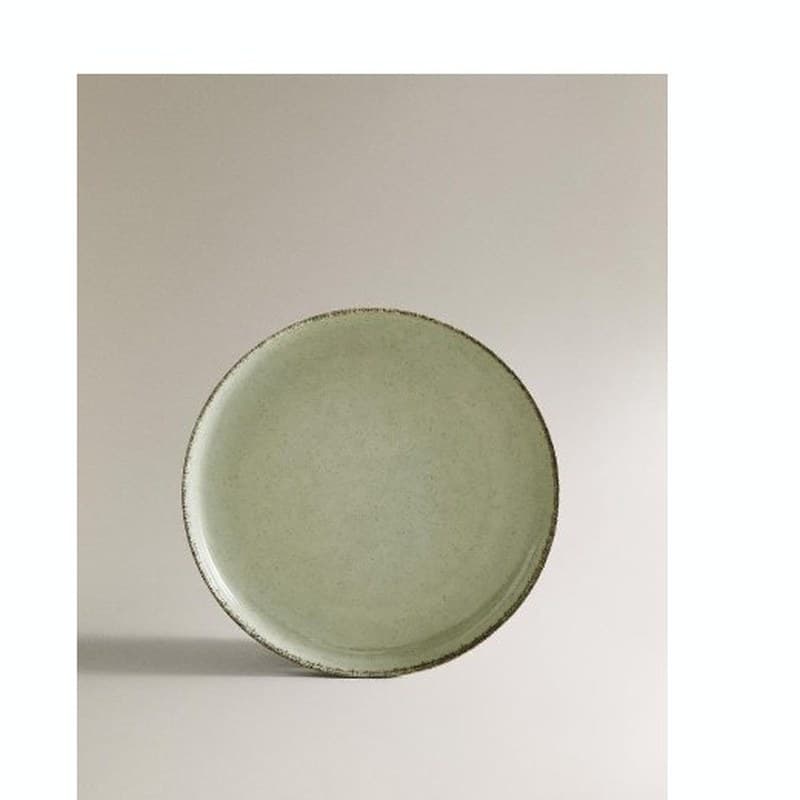 Prato de sobremesa de porcelana com borda com acabamento antigo