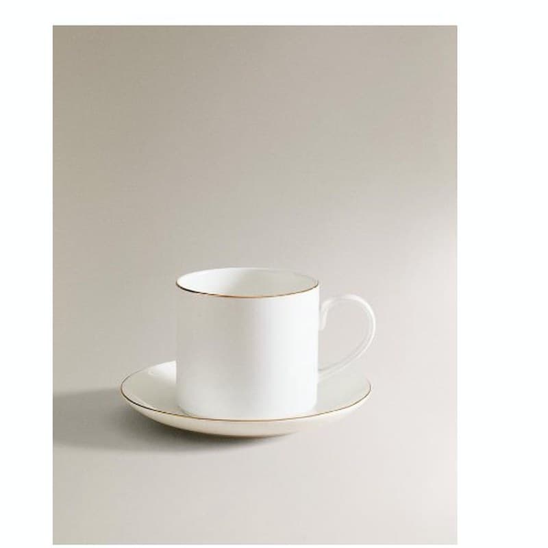 Xícara de café com prato bone china com borda