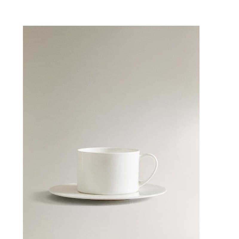 Xícara de chá com pires bone china